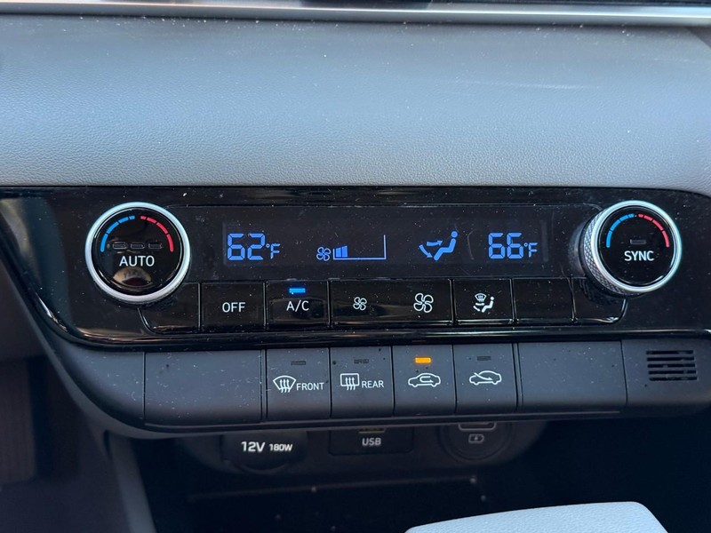 Hyundai Elantra Vehicle Image 23