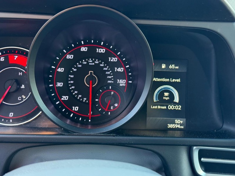 Hyundai Elantra Vehicle Image 24