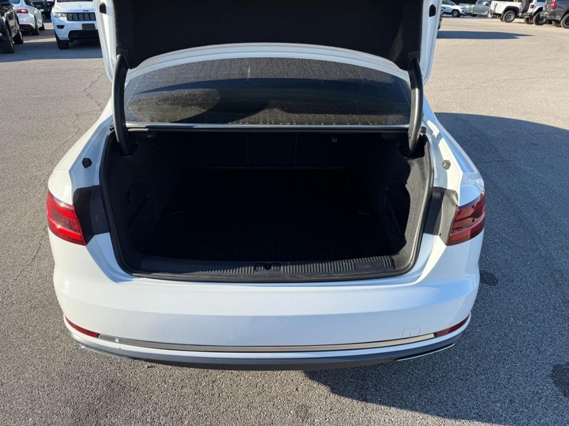 Audi A4 Vehicle Image 08