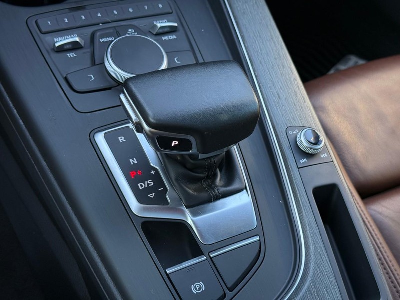 Audi A4 Vehicle Image 25