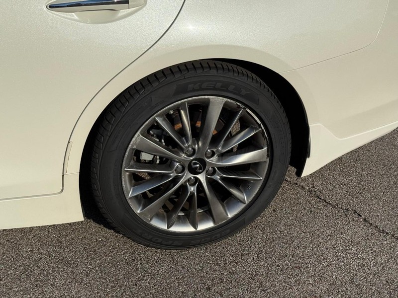 INFINITI Q50 Vehicle Image 05