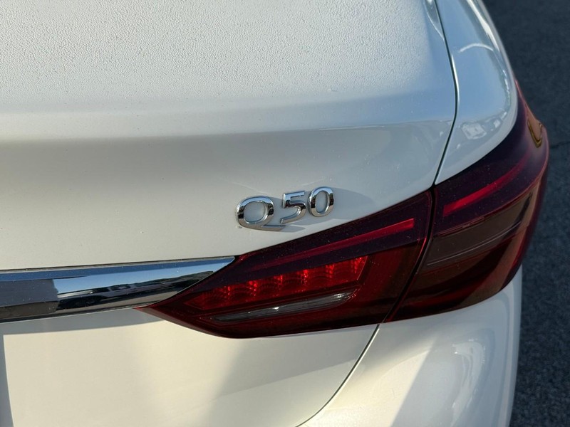 INFINITI Q50 Vehicle Image 07