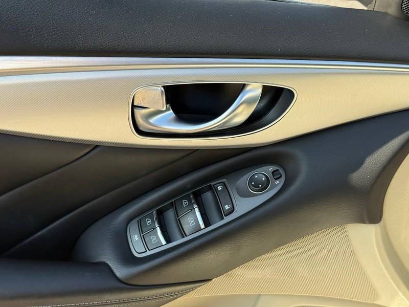 INFINITI Q50 Vehicle Image 17