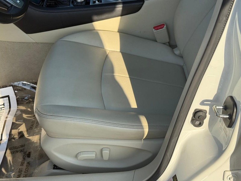 INFINITI Q50 Vehicle Image 18