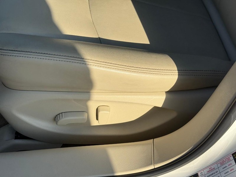 INFINITI Q50 Vehicle Image 19