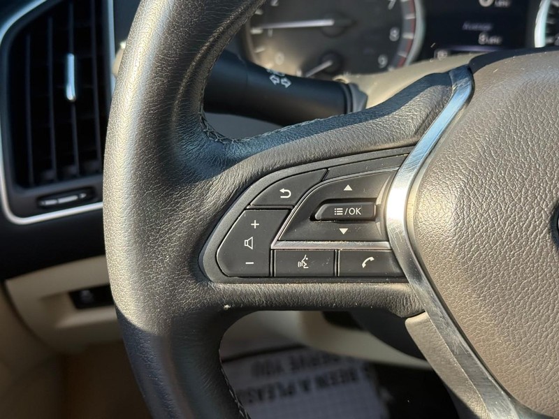 INFINITI Q50 Vehicle Image 20