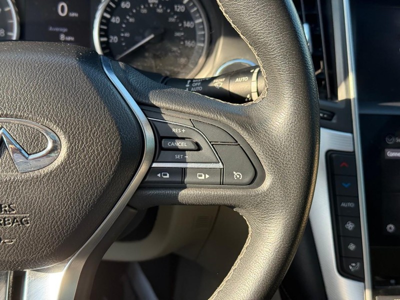 INFINITI Q50 Vehicle Image 21