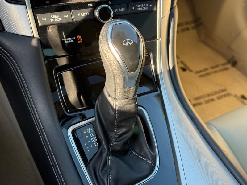 INFINITI Q50 Vehicle Image 23