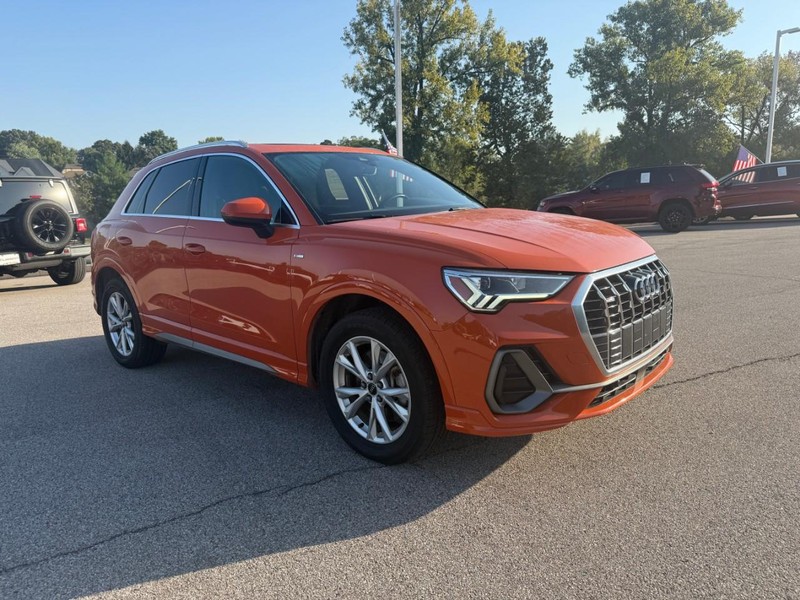Audi Q3 Vehicle Image 11