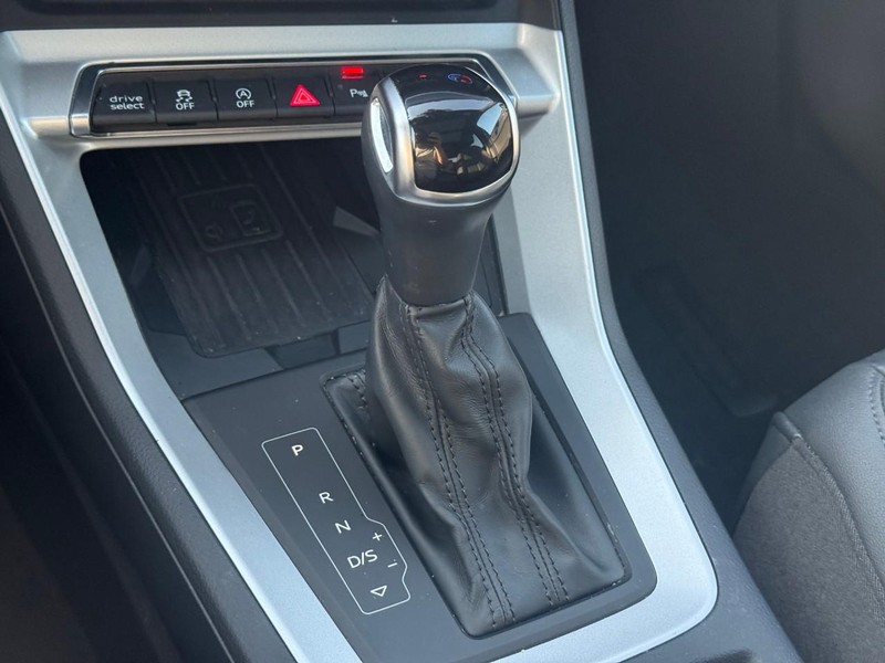 Audi Q3 Vehicle Image 25