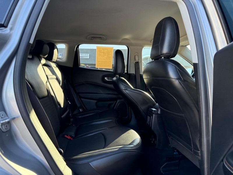 Jeep Compass Vehicle Image 14