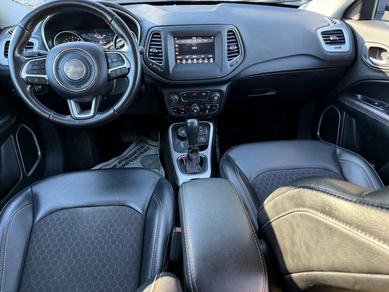 Jeep Compass Vehicle Image 15