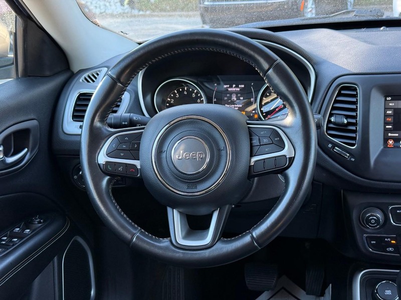Jeep Compass Vehicle Image 16