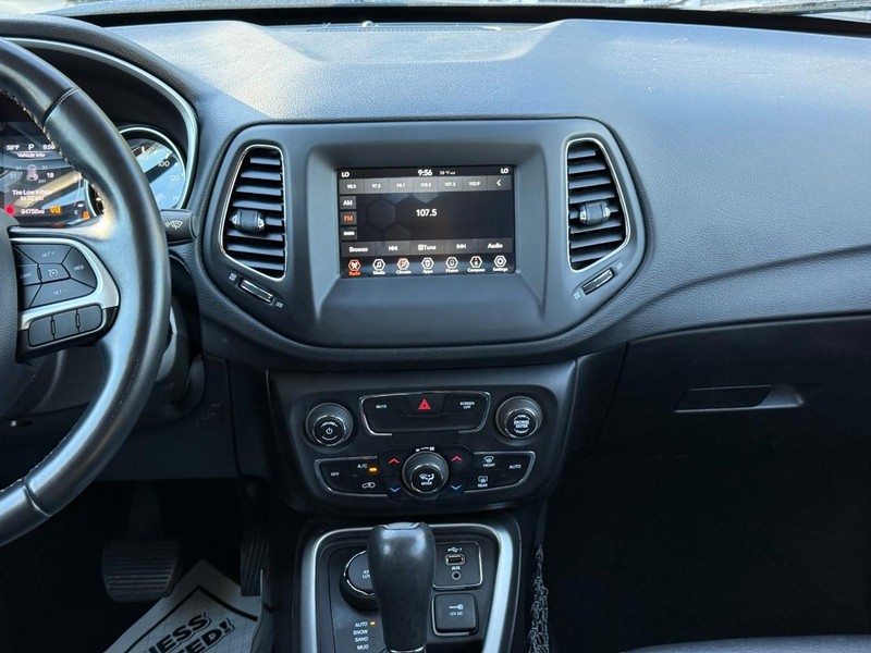 Jeep Compass Vehicle Image 17