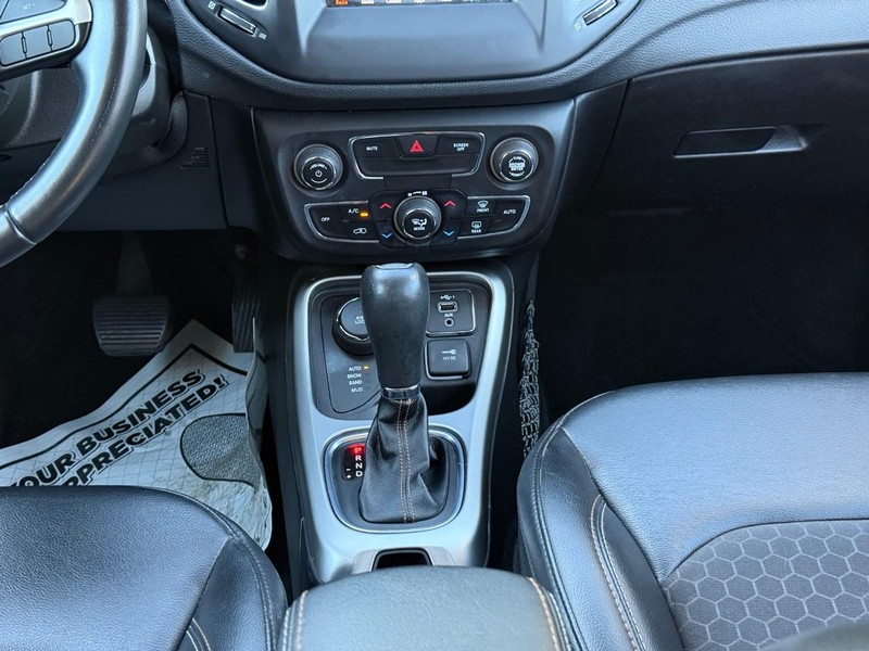Jeep Compass Vehicle Image 18