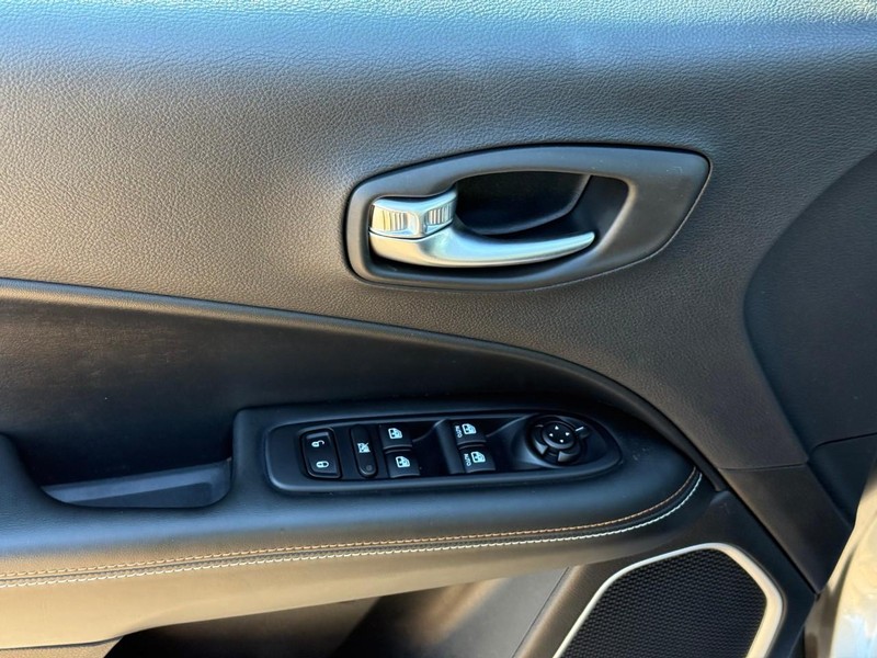 Jeep Compass Vehicle Image 19