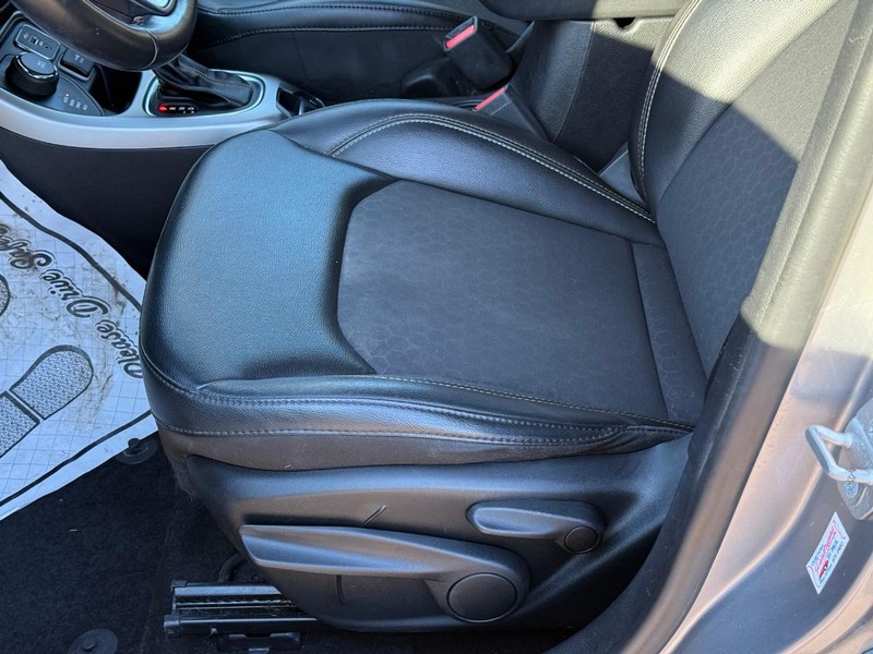 Jeep Compass Vehicle Image 21