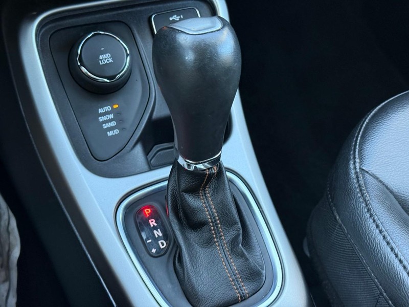 Jeep Compass Vehicle Image 25