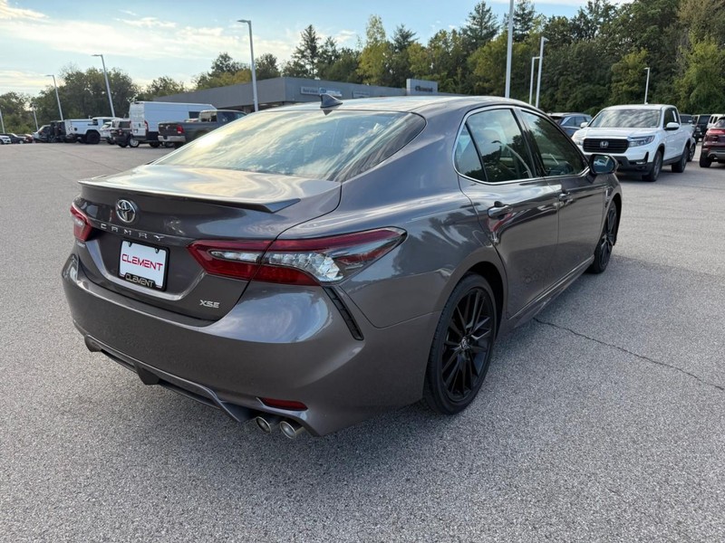 Toyota Camry Vehicle Image 09