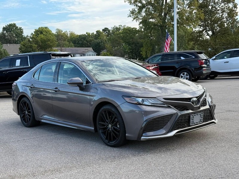Toyota Camry Vehicle Image 11