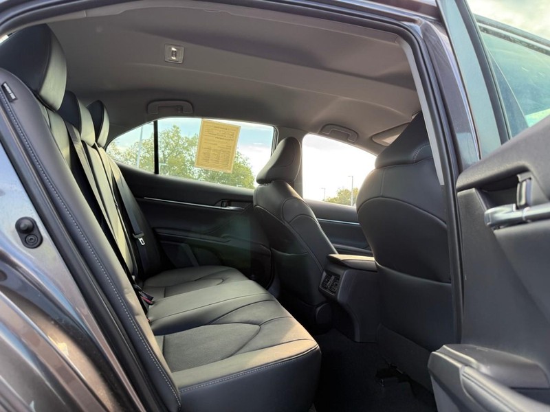 Toyota Camry Vehicle Image 13