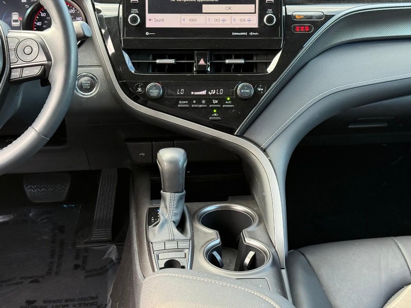 Toyota Camry Vehicle Image 17
