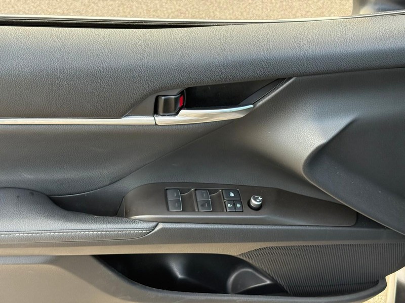 Toyota Camry Vehicle Image 18