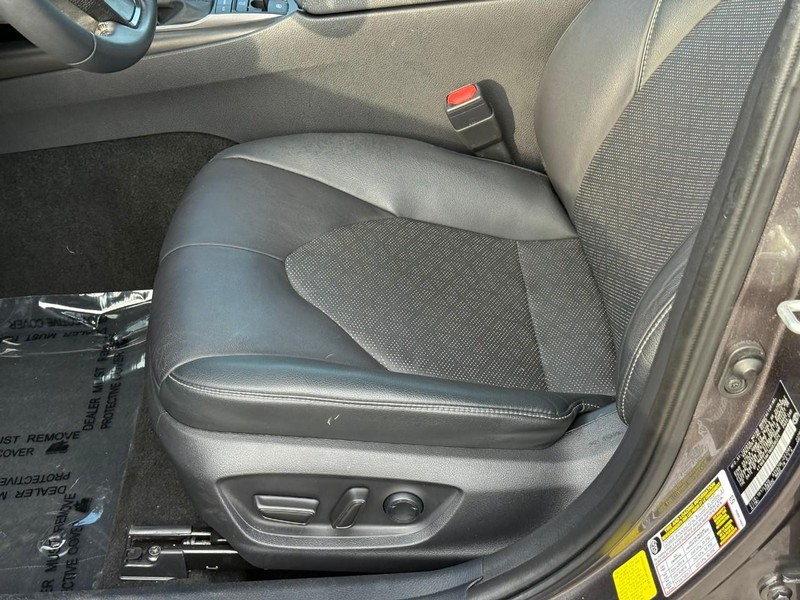 Toyota Camry Vehicle Image 19