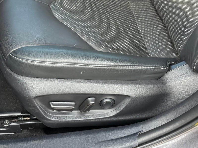 Toyota Camry Vehicle Image 20