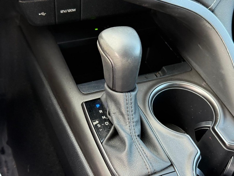 Toyota Camry Vehicle Image 24
