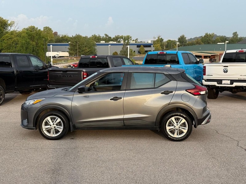 Nissan Kicks Vehicle Image 03