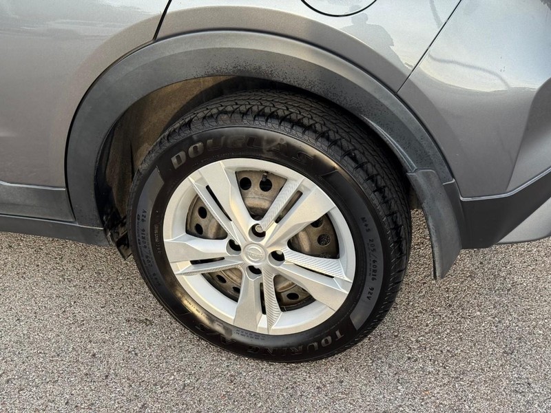 Nissan Kicks Vehicle Image 05