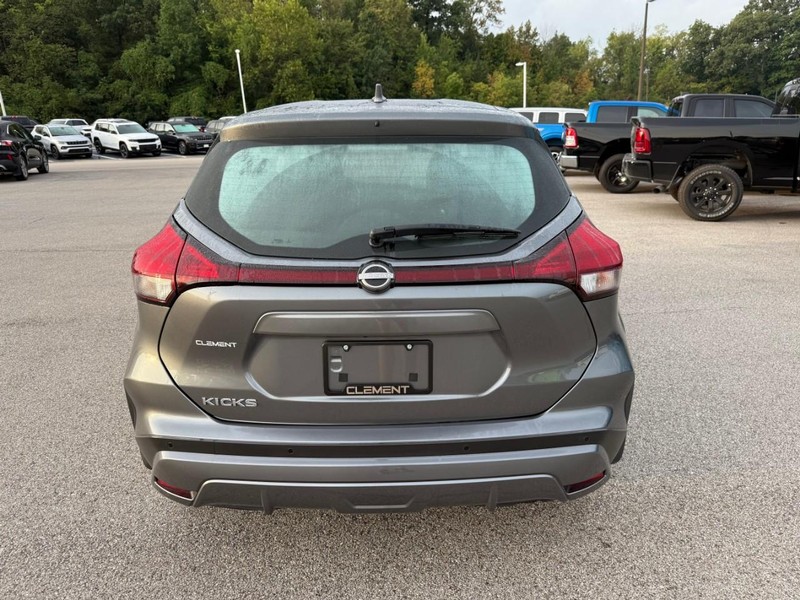 Nissan Kicks Vehicle Image 08