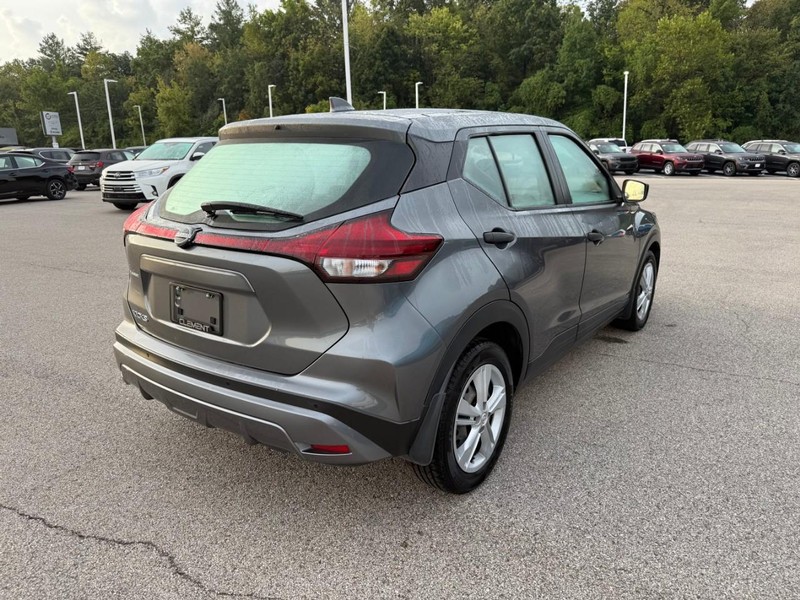 Nissan Kicks Vehicle Image 09