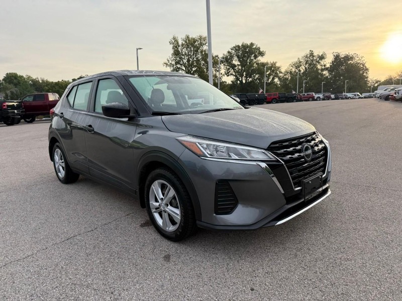 Nissan Kicks Vehicle Image 11