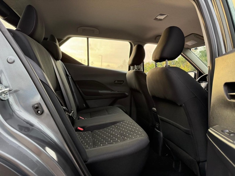 Nissan Kicks Vehicle Image 13