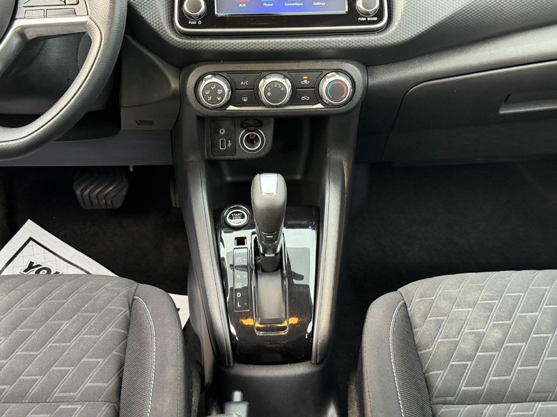 Nissan Kicks Vehicle Image 18