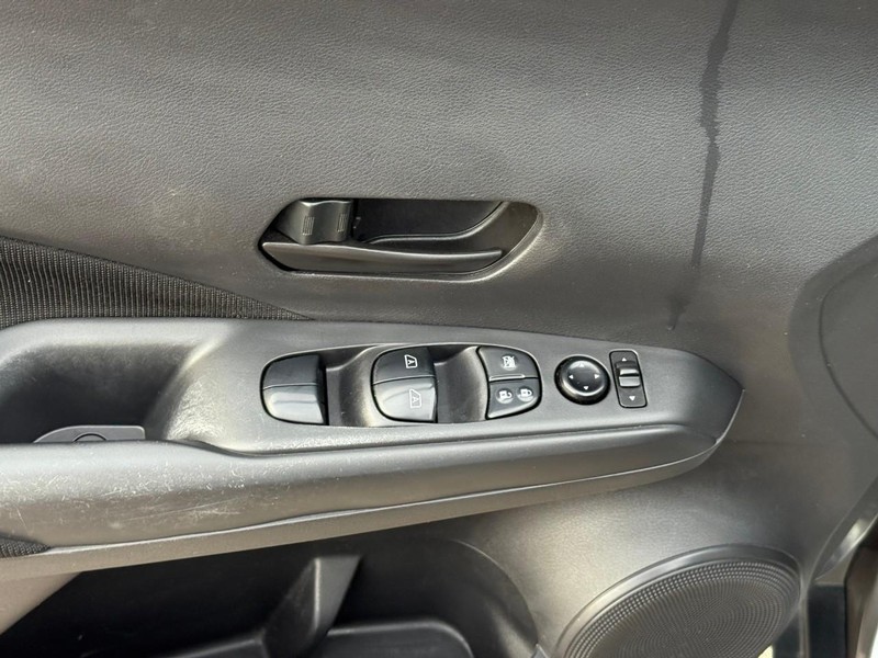 Nissan Kicks Vehicle Image 19