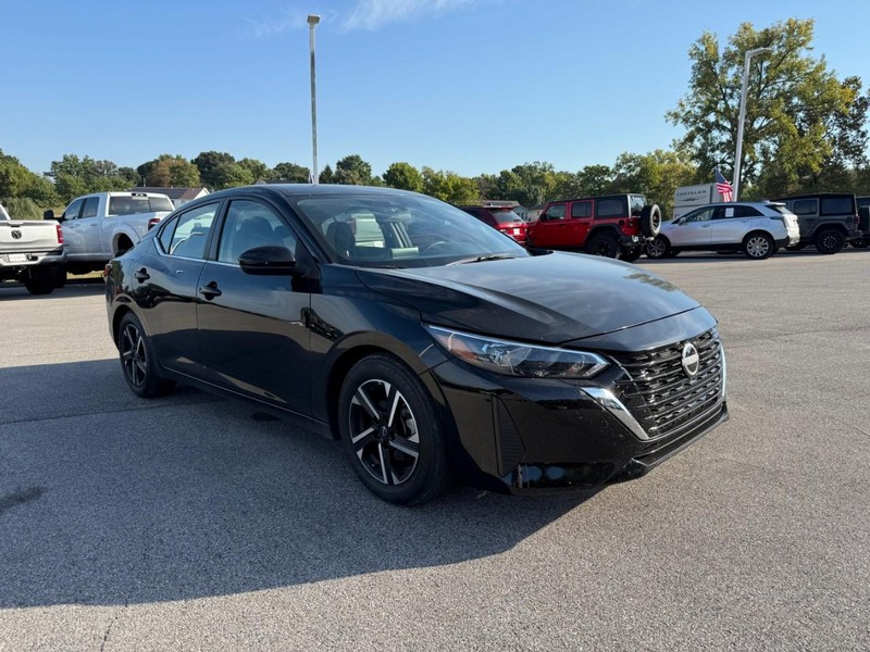 Nissan Sentra Vehicle Image 12