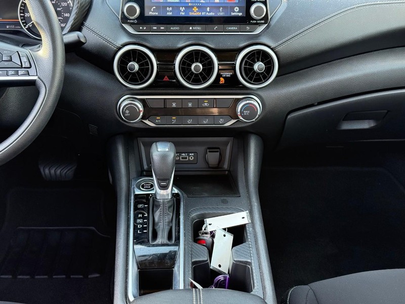 Nissan Sentra Vehicle Image 18