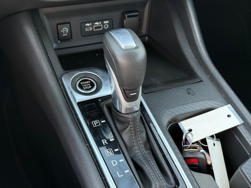 Nissan Sentra Vehicle Image 25