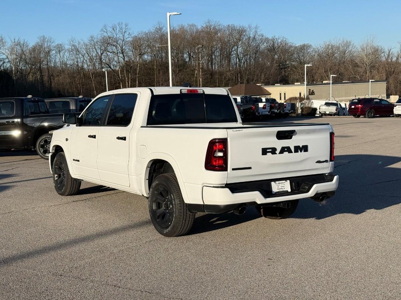 Ram 1500 Vehicle Full-screen Gallery Image 3