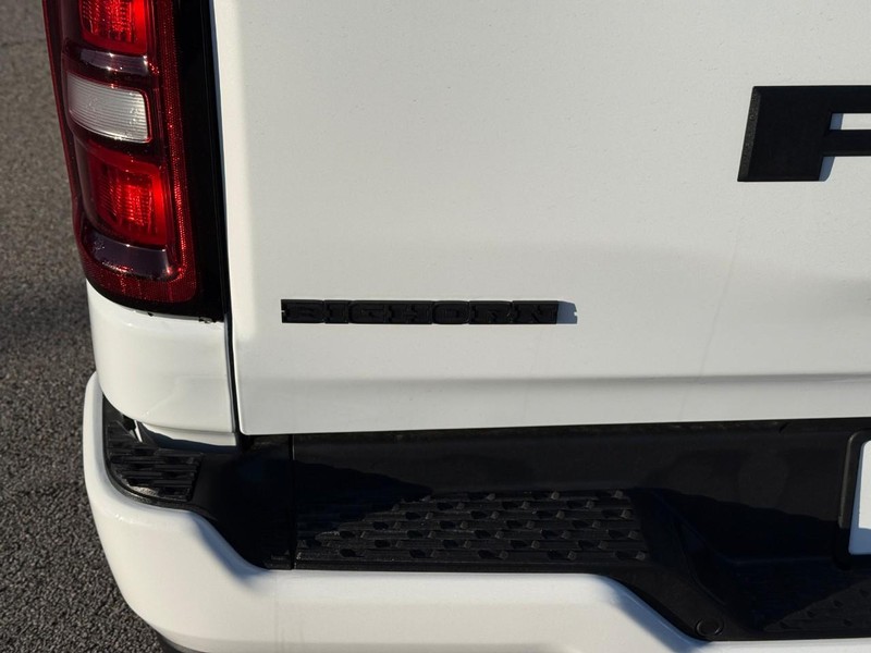 Ram 1500 Vehicle Full-screen Gallery Image 5