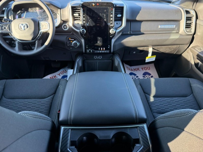 Ram 1500 Vehicle Full-screen Gallery Image 7