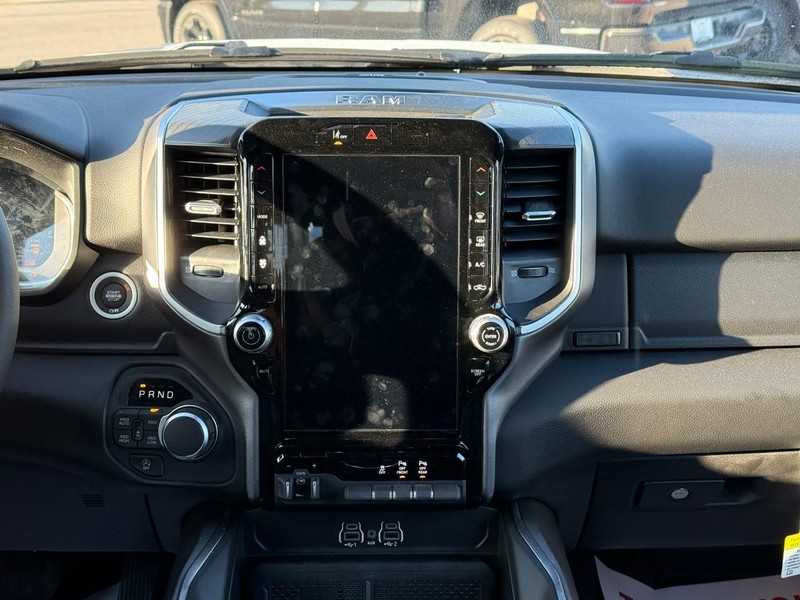 Ram 1500 Vehicle Full-screen Gallery Image 9