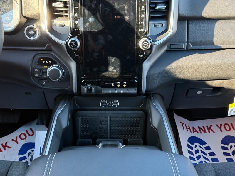 Ram 1500 Vehicle Full-screen Gallery Image 10