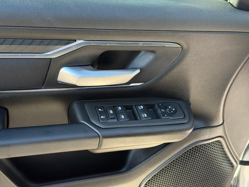 Ram 1500 Vehicle Full-screen Gallery Image 11