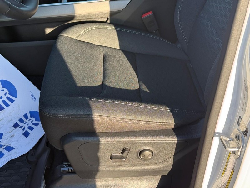 Ram 1500 Vehicle Full-screen Gallery Image 12