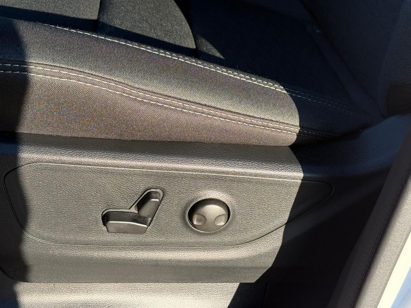 Ram 1500 Vehicle Full-screen Gallery Image 13