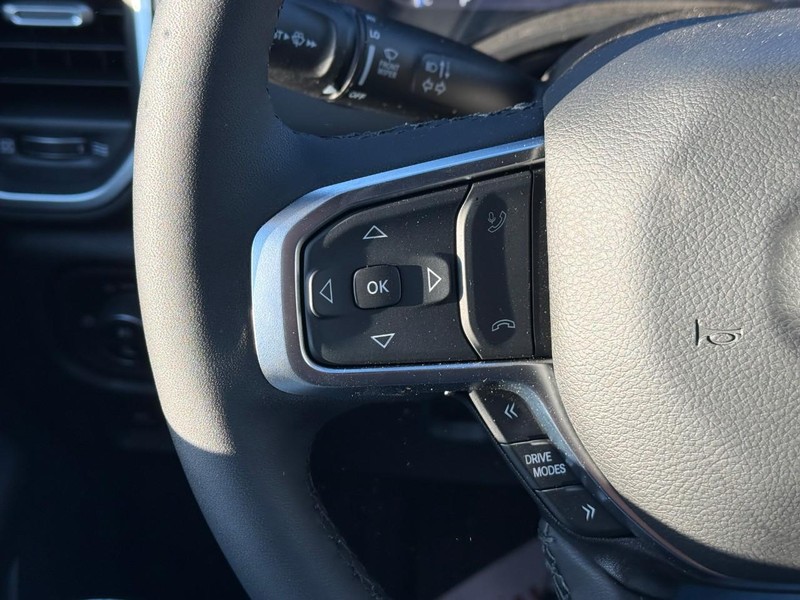 Ram 1500 Vehicle Full-screen Gallery Image 14